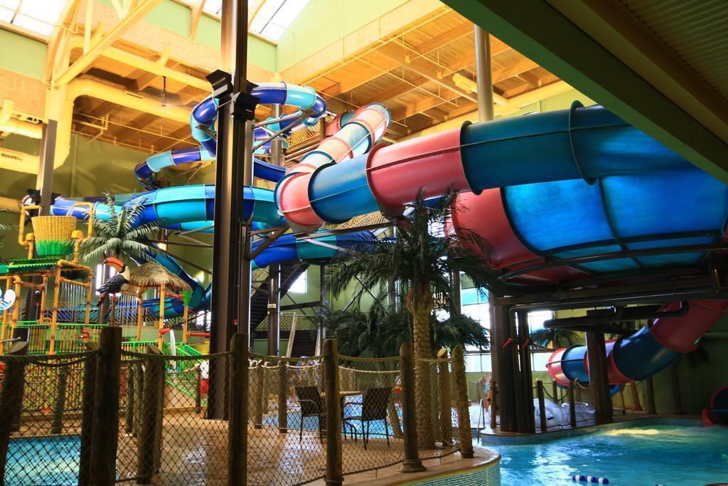 Maui Sands Resort & Indoor Water Park Sandusky Kültér fotó